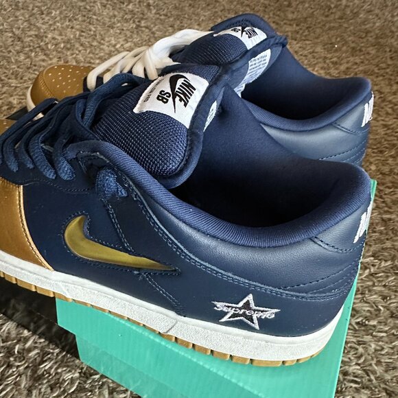 GENTLY USED Supreme x Nike Dunk SB Low QS 'Metallic Gold' - Picture 7 of 14